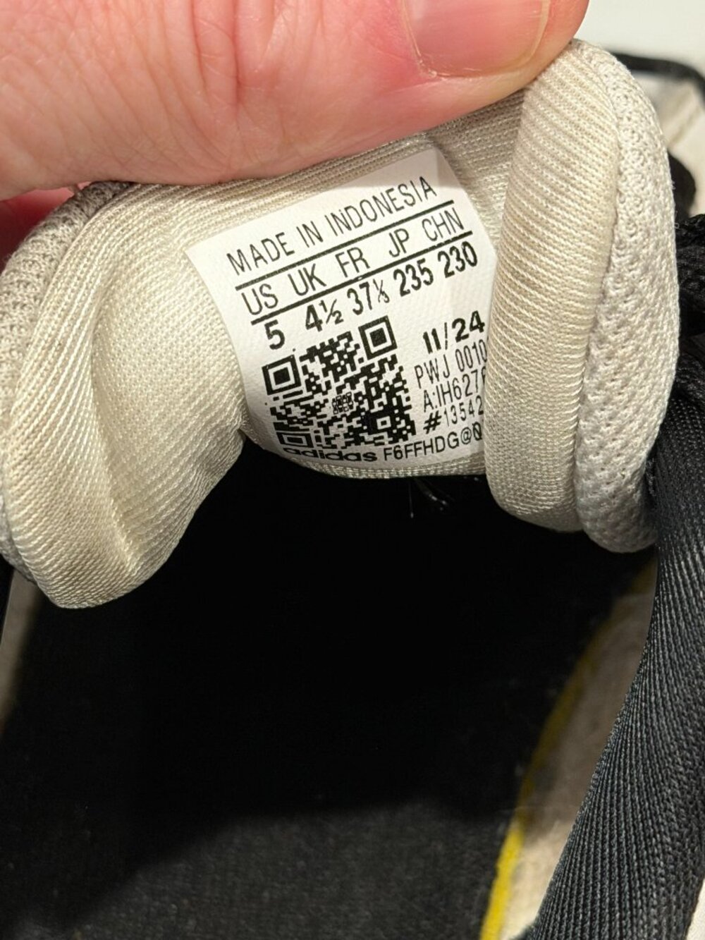 adidas x Smiley World Advantage Sneakers Youth Size 5 White IH6276 - Picture 7 of 10